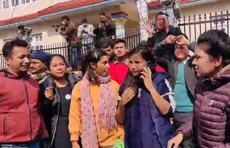 झाँक्रीलाई पक्राउ नगर्न माग गर्दै नेकपा प्रचण्ड-नेपाल समूहका कार्यकर्ताको नाराबाजी 
